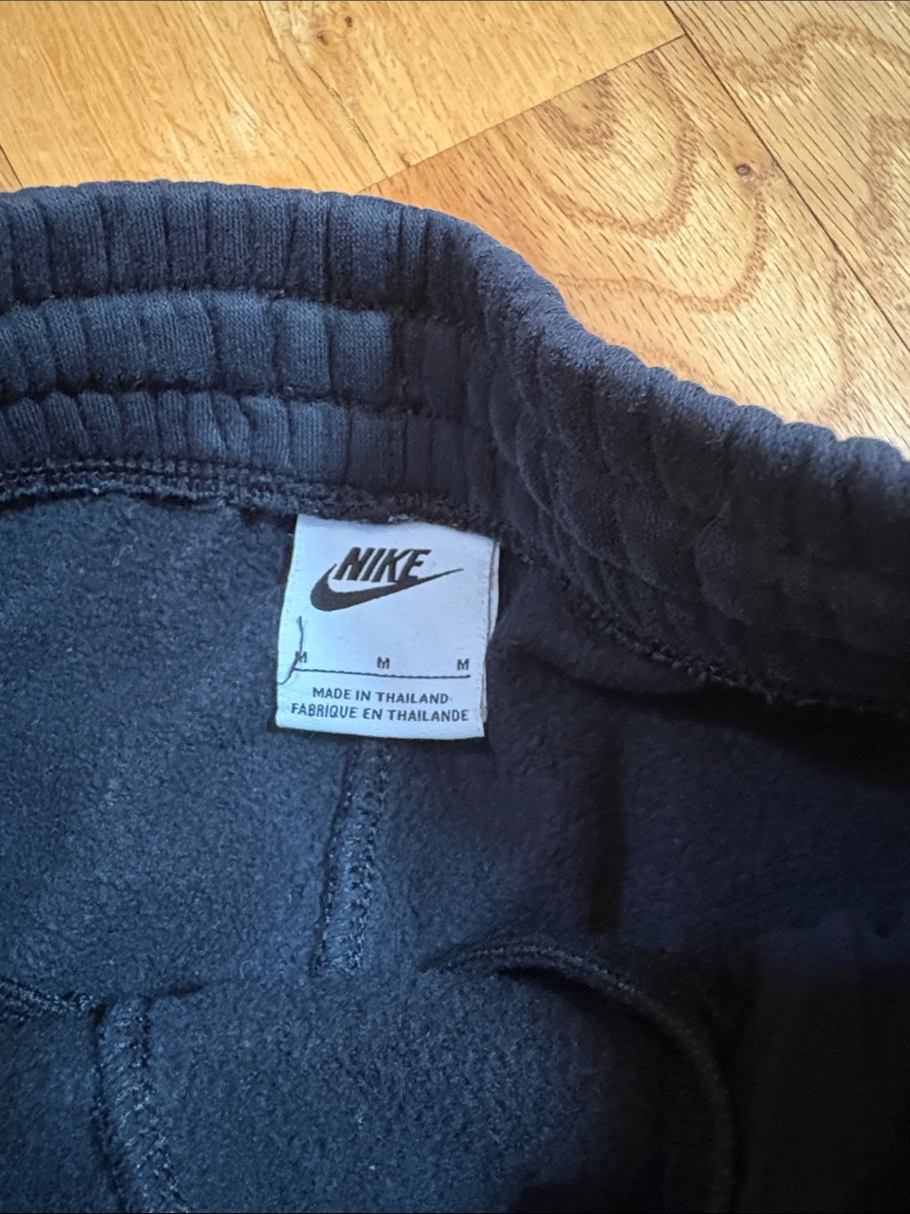 • Nike • - Picture 3 of 4